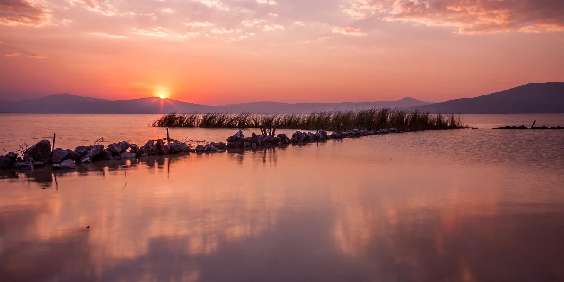 ATARDECER EN JANITZIO