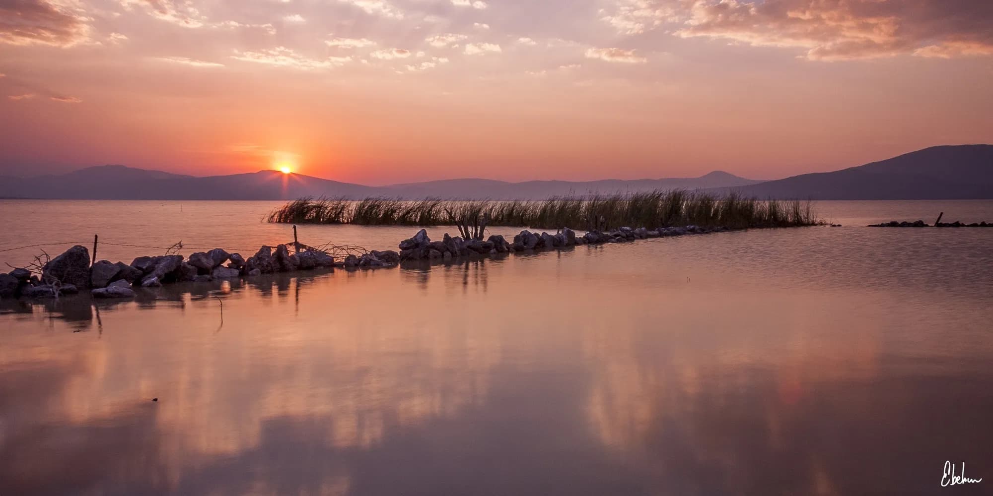 ATARDECER EN JANITZIO