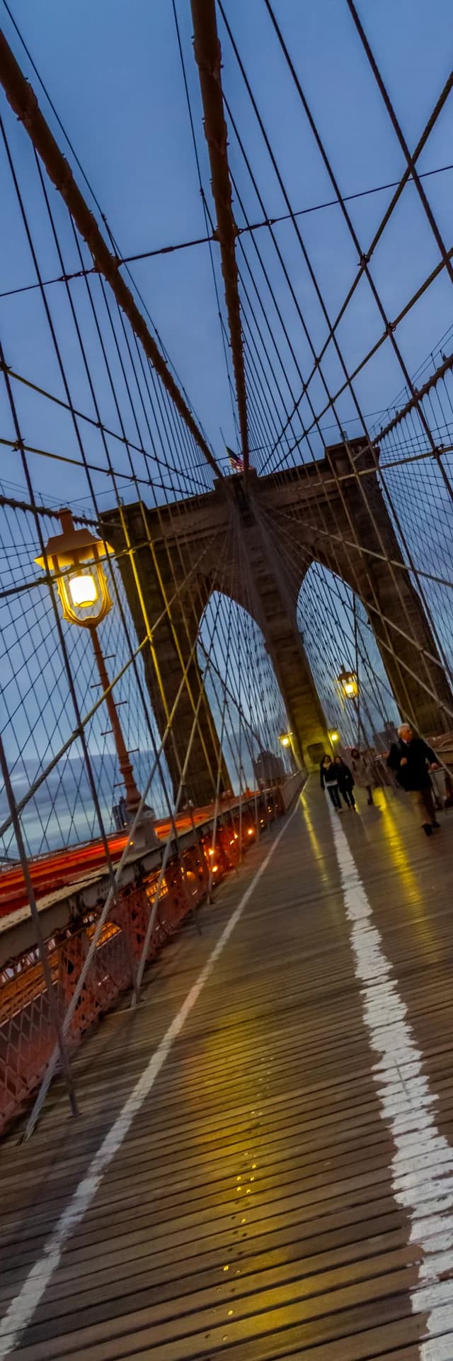 BROOKLYN BRIDGE SIDE