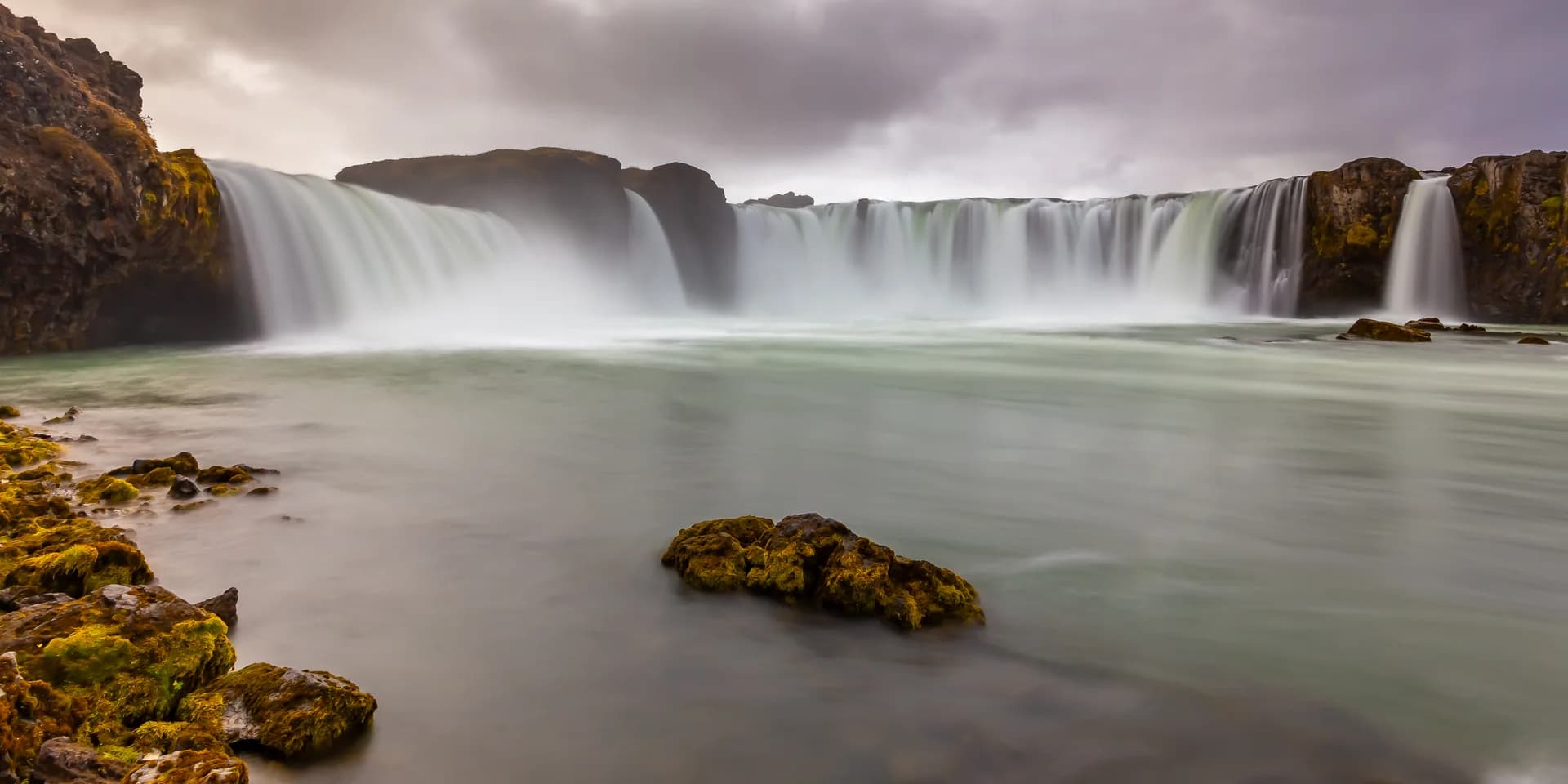 ISLANDIA 24