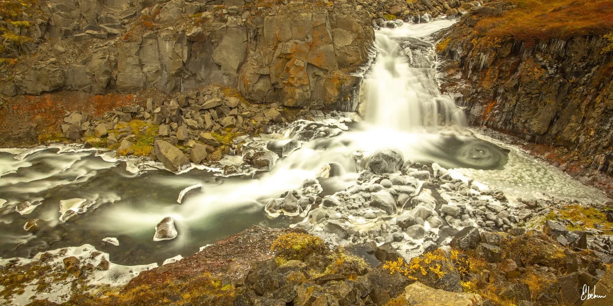 ISLANDIA 25