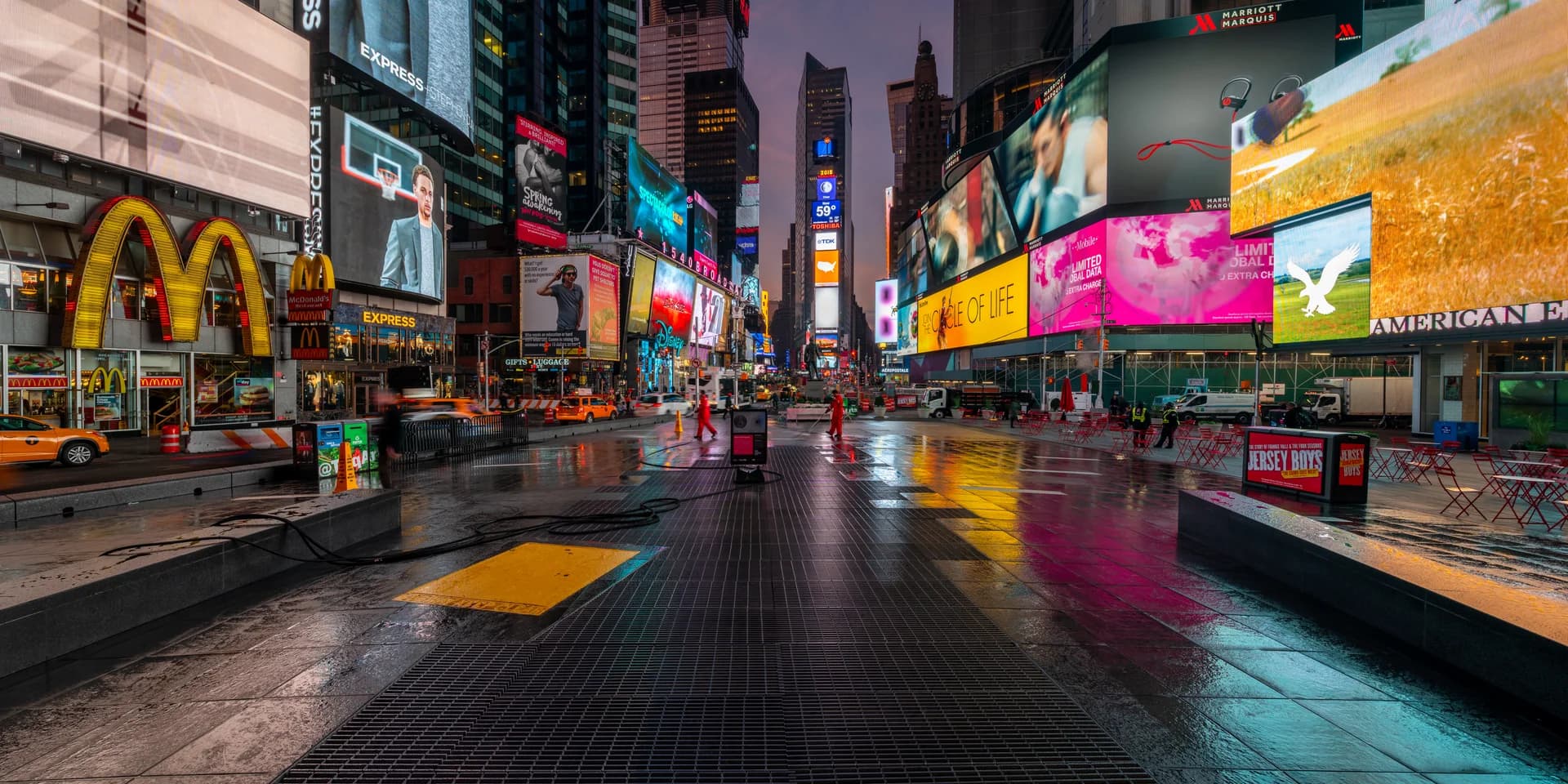 TIMES SQUARE 17