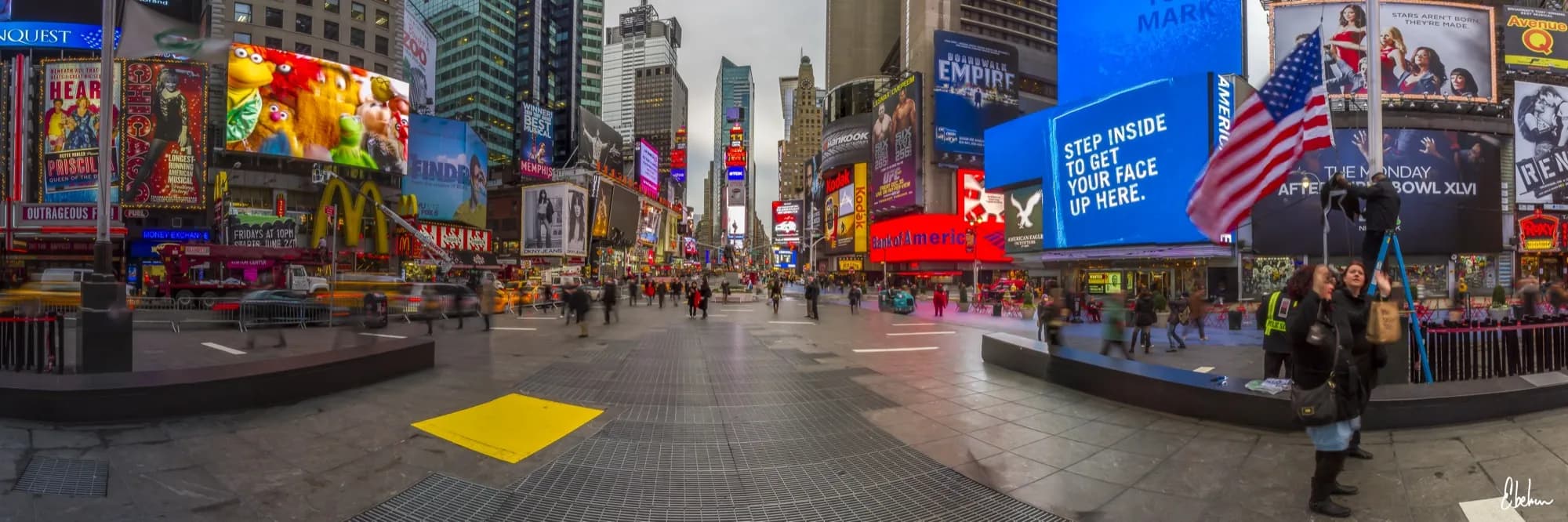 TIMES SQUARE 31 MUPPETS